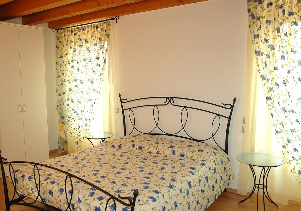 Agriturismo Al Tralcio Valeggio sul Mincio Habitación foto